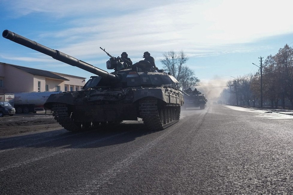 Ukrajinské tanky v Charkovské oblasti  (24. 2. 2022)