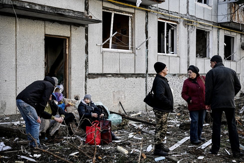 Nálet zasáhl i obytný komplex v Čuhujivě (Charkovská oblast). (24. 2. 2022)