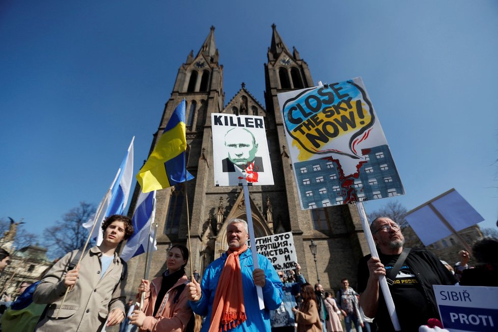 Protest Rusů žijících v Česku proti válce na Ukrajině. (26.3.2022)