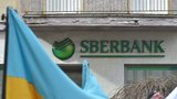 Praze zbývá u Sberbank uložených 160 milionů. Více než půl miliardy už stihla vybrat