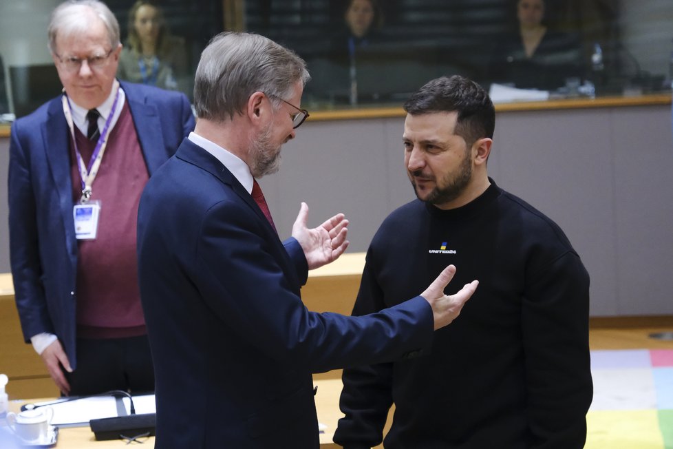 Summit v Bruselu: Volodymyr Zelenskyj s českým premiérem Petrem Fialou