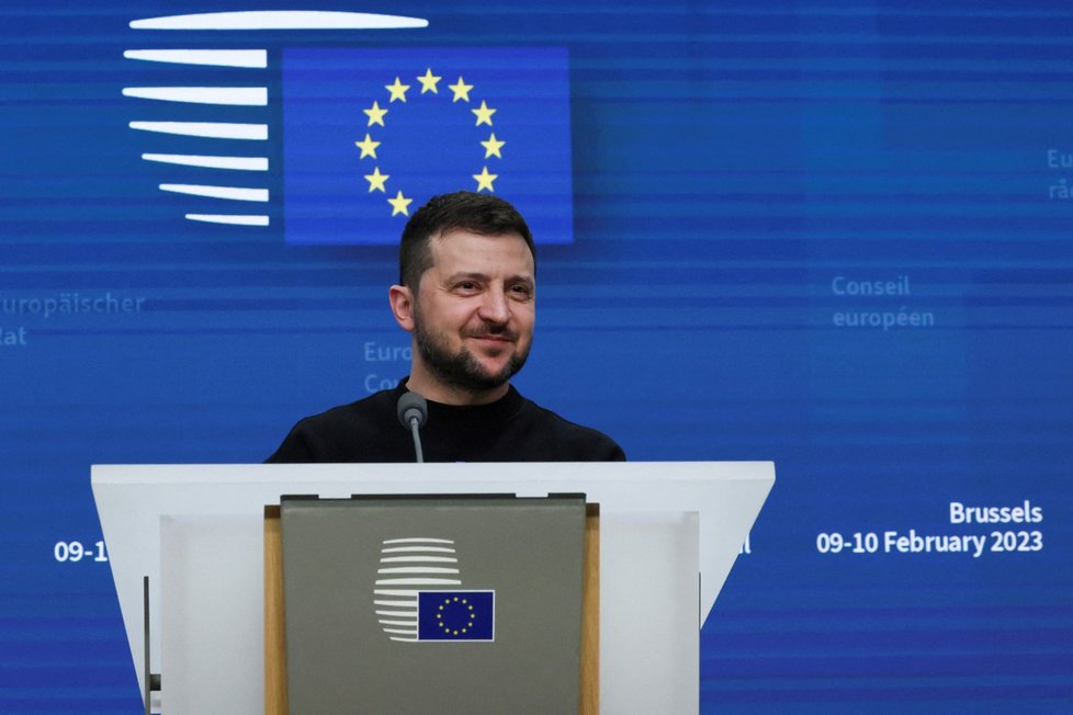 Summit v Bruselu: Ukrajinský prezident Volodymyr Zelenskyj na tiskové konferenci. (9.2.2023)