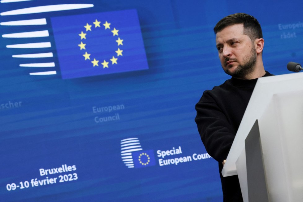 Summit v Bruselu: Ukrajinský prezident Volodymyr Zelenskyj na tiskové konferenci. (9.2.2023)