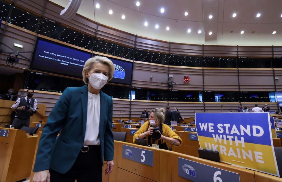Šéfka Evropské komise Ursula vod der Leyenová na mimořádném jednání europarlamentu k Ukrajině.