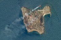 ONLINE: Rusové bombardovali Hadí ostrov zakázanými fosforovými bombami. A zajali už 6000 Ukrajinců?