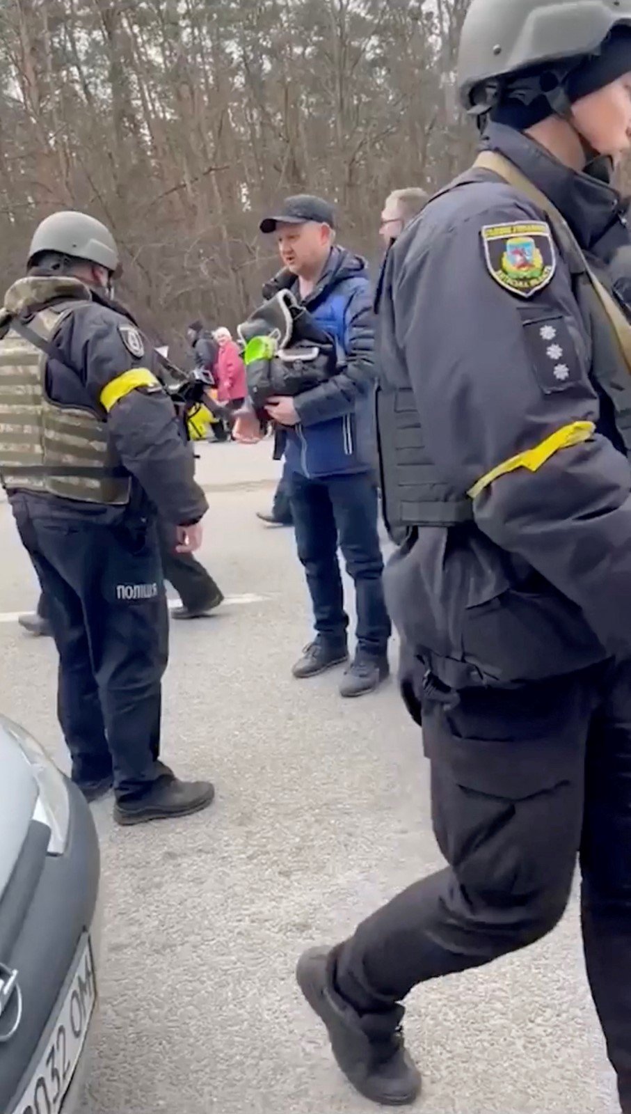 Evakuace civilistů z města Irpiň nedaleko Kyjeva. (7.3.2022)