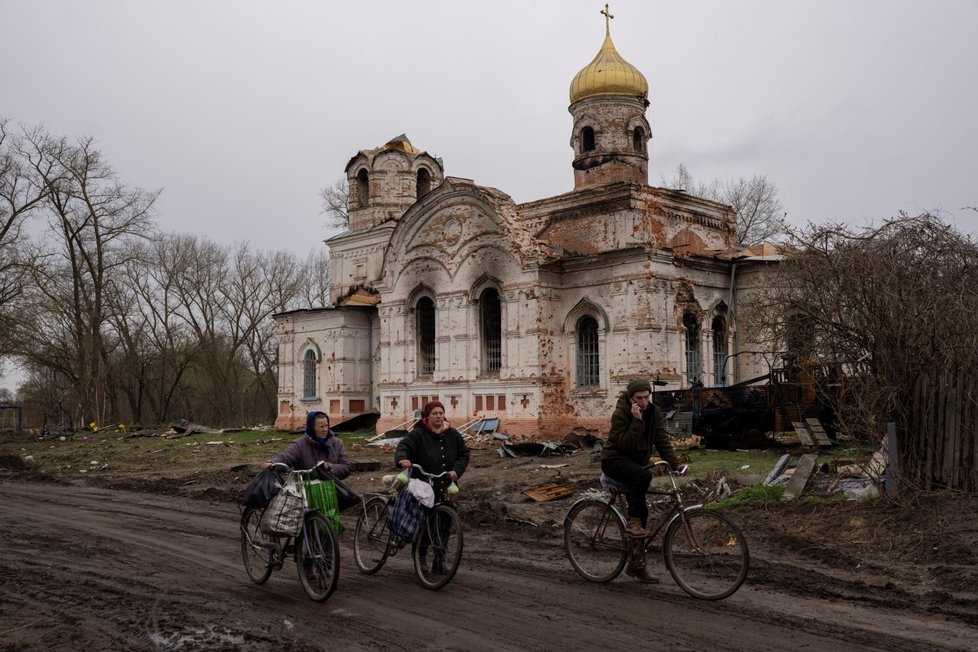 Zničený pravoslavný kostel ve městě Lukašivka. (22.4.2022)