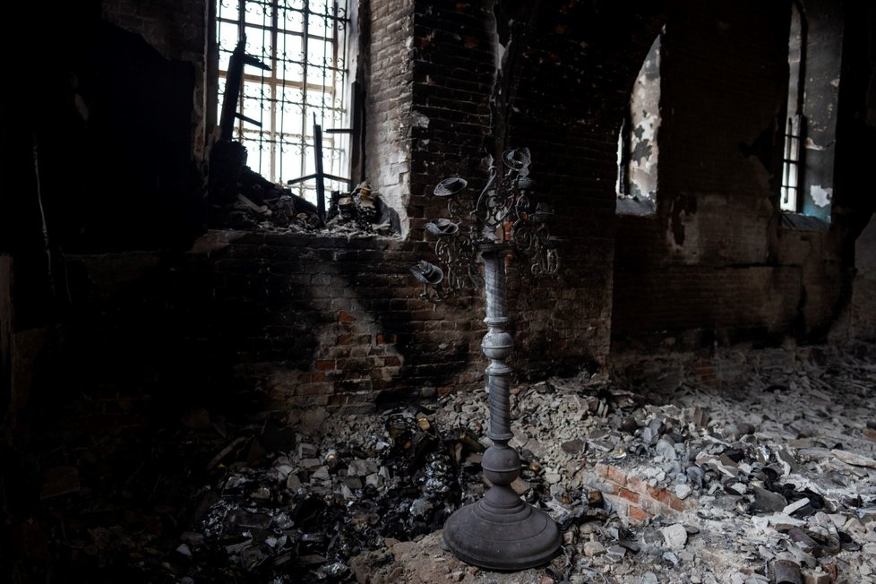 Zničený pravoslavný kostel ve městě Lukašivka. (22.4.2022)