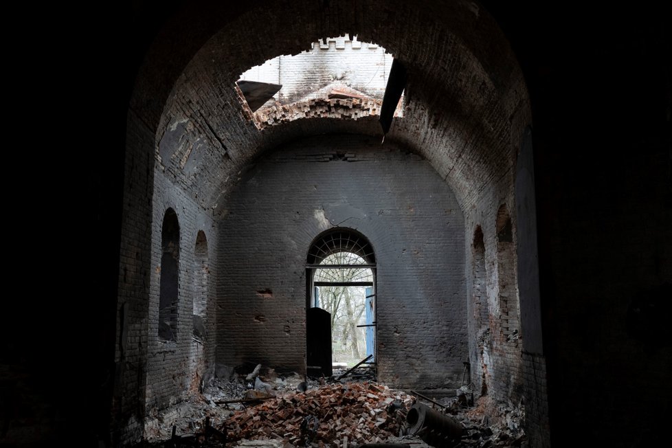 Zničený pravoslavný kostel ve městě Lukašivka. (22.4.2022)