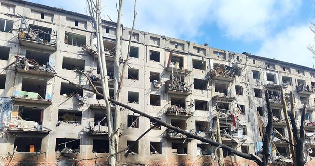 Na Donbase významně zesílilo ostřelování: Jeden mrtvý po zásahu nemocnice v Luhansku