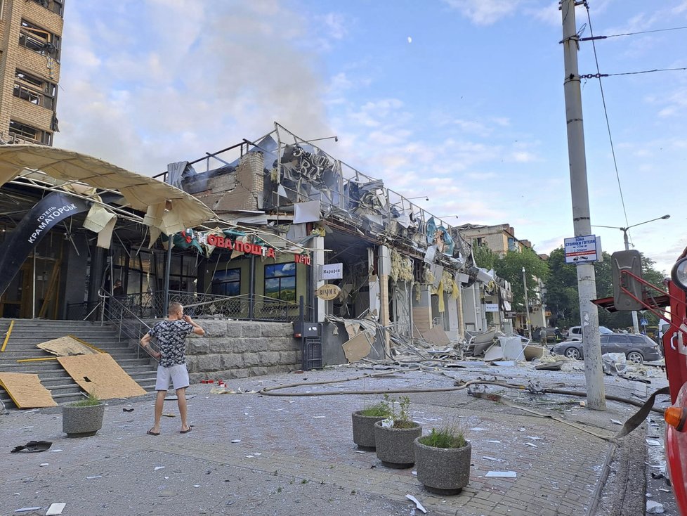 Následky ruského útoku na Kramatorsk. (28.6.2023)