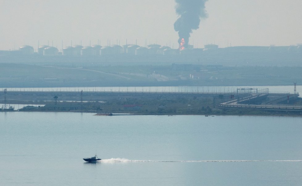 Požár skladu pohonných hmot v Krasnodarském kraji. (3.5.2023)