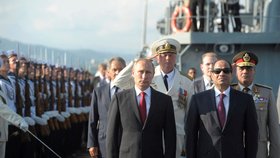 Ruský prezident Vladimir Putin na křižníku Moskva v roce 2014.