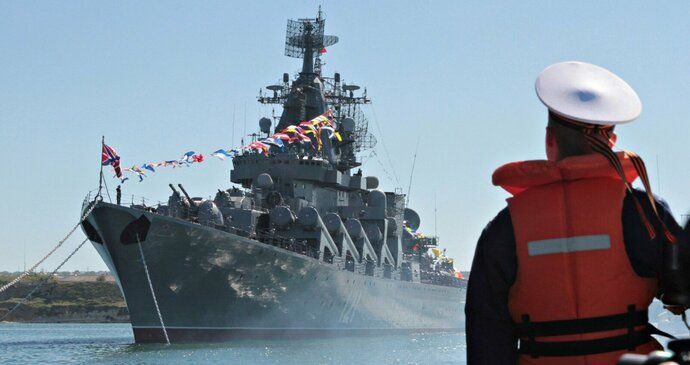 Ruský křižník Moskva na starších fotografiích