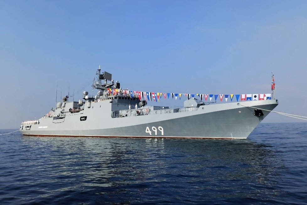 Ruská loď Admiral Makarov.