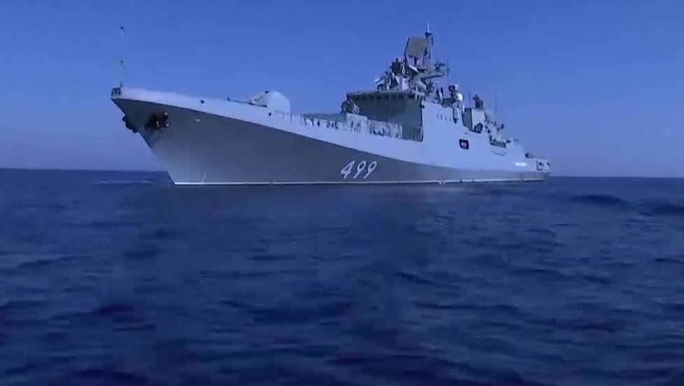 Ruská loď Admiral Makarov.
