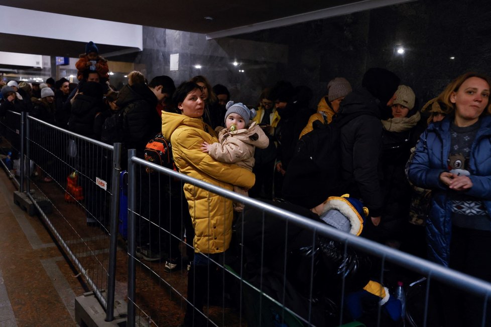 Váleční uprchlíci na nádraží ve Lvově (21. 3. 2022)