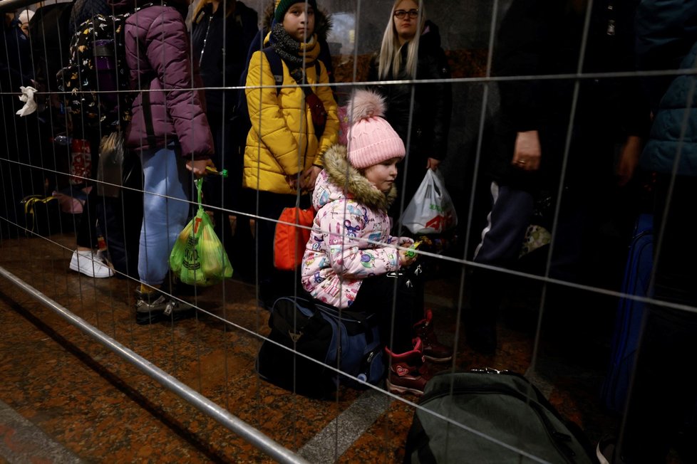Váleční uprchlíci na nádraží ve Lvově (21. 3. 2022)