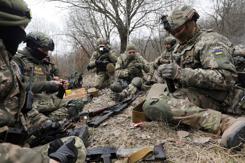 Cvičení ukrajinských obranných jednotek nedaleko Lvova.