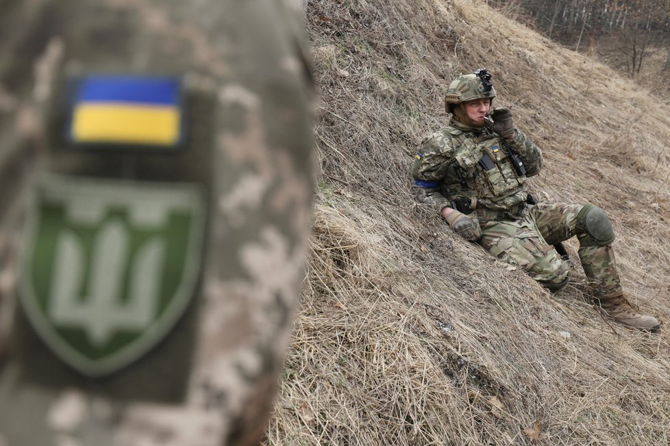 Cvičení ukrajinských obranných jednotek nedaleko Lvova.