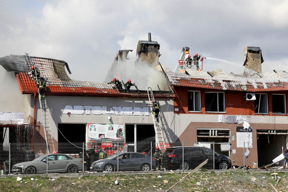 Následky ruského ostřelování ve Lvově. (18.4.2022)