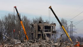 Ruiny bývalého učiliště ve městě Makijivka, kde byla základna okupantů. (3.1.2023)