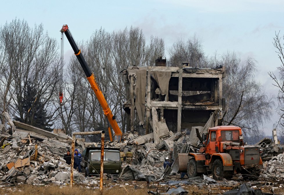 Ruiny bývalého učiliště ve městě Makijivka, kde byla základna okupantů. (3. 1. 2023)