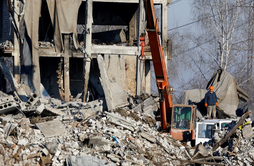 Ruiny bývalého učiliště ve městě Makijivka, kde byla základna okupantů. (3. 1. 2023)