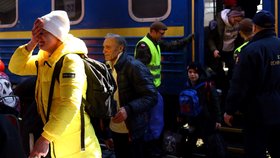 Lidé, kteří prchli z Ukrajiny před válkou, v polské Přemyšli. (21.3.2022)