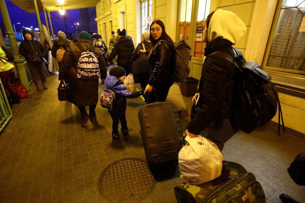 Váleční uprchlíci z Ukrajiny na nádraží v Přemyšli. (8.3.2022)