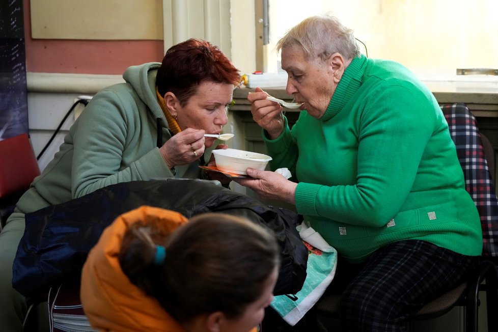 Lidé, kteří prchli z Ukrajiny před válkou, v polské Přemyšli. (23.3.2022)