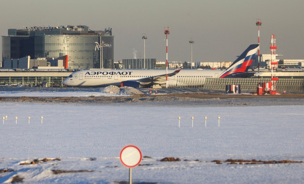 Odstavená letadla na moskevském letišti. (1.3.2022)