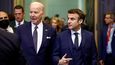 Emmanuel Macron s americkým prezidentem Joe Bidenem