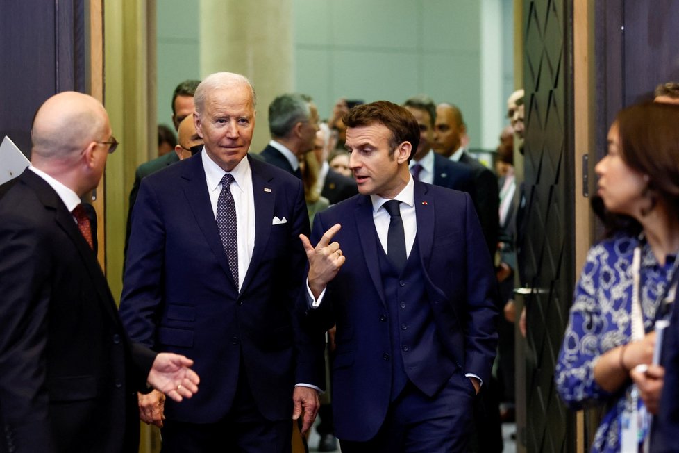 Summit v Bruselu: Americký prezident Joe Biden a francouzský prezident Emmanuel Macron.. (24.3.2022)