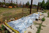 ONLINE: Rusové zabili osm lidí na zastávce autobusu. A masakr v Olenivce vyšetří OSN