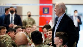 Joe Biden mezi vojáky 82. výsadkové divize v polské Jasionce. (25.3.2022)