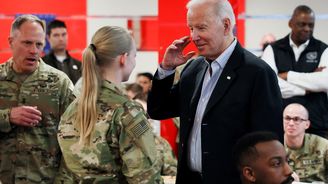 Společná obrana NATO je posvátná, řekl v Polsku Biden