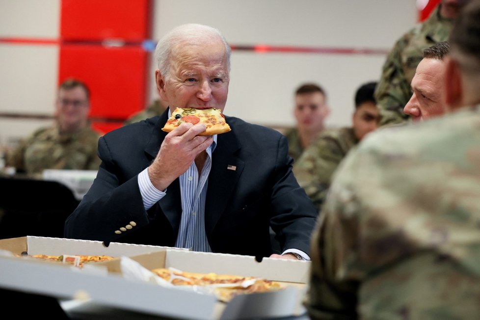 Joe Biden mezi vojáky 82. výsadkové divize v polské Jasionce. (25.3.2022)