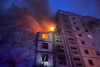 ONLINE: Poplach nad Ukrajinou, výbuchy v Kyjevě. V Umani Rusové zasáhli panelák, v Dnipru zemřelo dítě