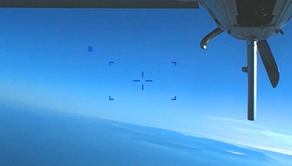 Ruská stíhačka zasáhla americký dron nad Černým mořem.