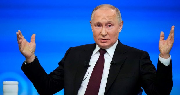 Putin se v nacvičeném projevu vysmál váznoucí pomoci Ukrajině. A řekl, kolik Rusů je na frontě
