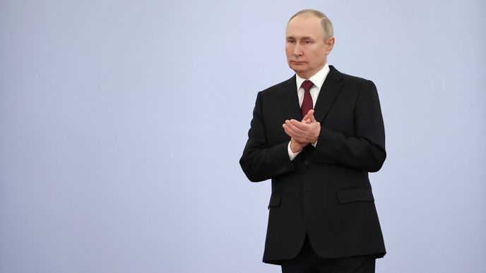 Vladimir Putin  při udělování nejvyšších státních vyznamenání.