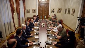 Ukrajinský prezident Volodymyr Zelenskyj a jeho bulharský protějšek Rumen Radev (6. 7. 2023)