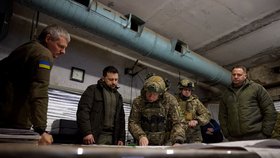 Ukrajinský prezident Volodymyr Zelenskyj na frontové linii u Kupjansku. (30.11.2023)
