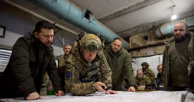Snazší bude získat zpět Krym než Donbas, přiznal Zelenskyj. A vyrazil na frontovou linii