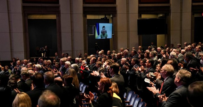 Ukrajinský prezident Volodymyr Zelenskyj při vystoupení před americkým Kongresem (16. 3. 2022)