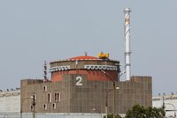 Jaderná elektrárna v Záporoží je bez proudu: Z ostřelování se navzájem obviňují obě strany