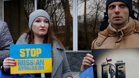 Na protest proti agresi vůči lodím ukrajinského námořnictva vyšly do ulic tisíce lidí