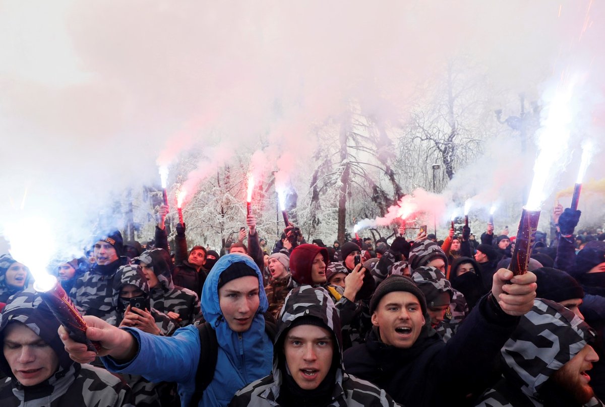 Na protest proti agresi vůči lodím ukrajinského námořnictva vyšly do ulic tisíce lidí