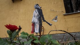 Kyjevan vyřízl Banksyho dílo z fasády.
